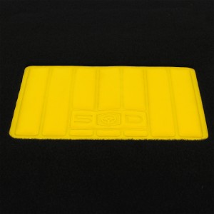 JEU DE TAPIS MOQUETTE 400G/M2 DRIVE NOIR/JAUNE. 4PCS