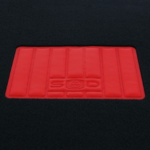 JEU DE TAPIS MOQUETTE 400G/M2 DRIVE NOIR/ROUGE. 4PCS